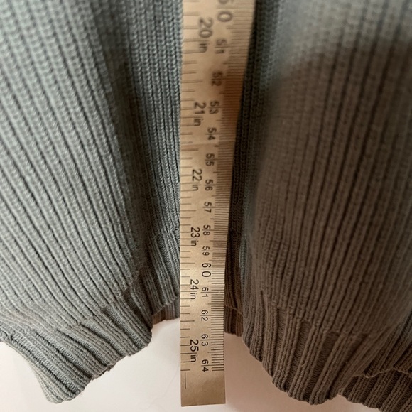 Eddie Bauer Men's Light Gray V-Neck Sweater - Picture 5 of 6